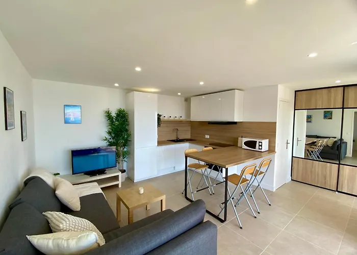 Bright With Terrace And Sea View Apartman