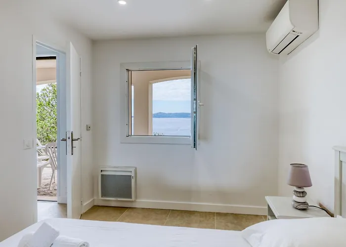 Apartman Bright With Terrace And Sea View *