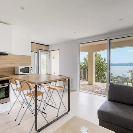 Bright With Terrace And Sea View Le Lavandou