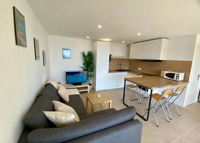 Апартаменты Bright With Terrace And Sea View