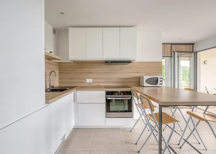 Bright With Terrace And Sea View * Le Lavandou