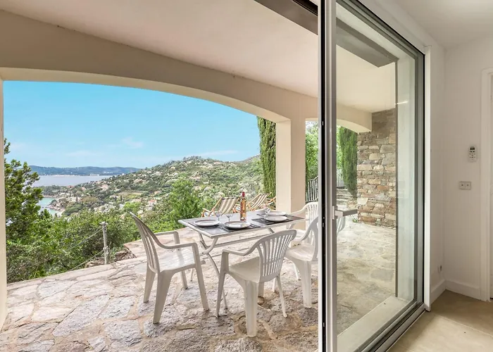 Bright With Terrace And Sea View